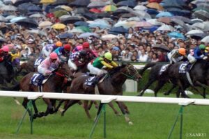 「えっ、ほぼドラマじゃん…」天皇賞・春がGⅠ初制覇の馬（3）13番人気が爆発…！ 馬連8万円超の大波乱