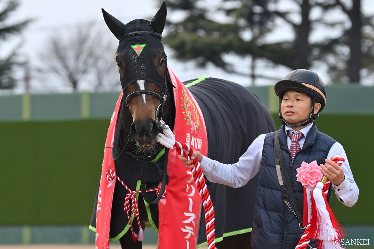 2025年フェアリーSを制したエリカエクスプレス