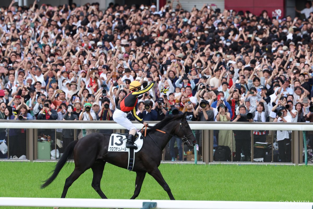 2025年日本ダービーを制したクロワデュノール