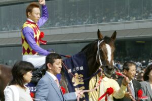 「牝馬時代」を切り開いた“ワガママ娘”の激走！極上の切れ味発揮で39年ぶり快挙【2005年宝塚記念】