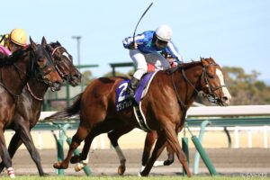 ゴールドアリュール産駒の最強馬は？賞金ランキング【第8位】劇的勝利！初ものづくしのG1制覇