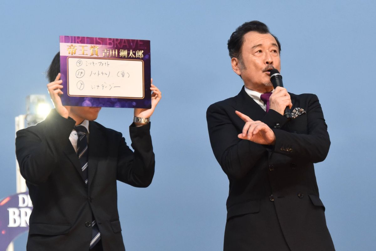 帝王賞の予想を披露する吉田鋼太郎さん
