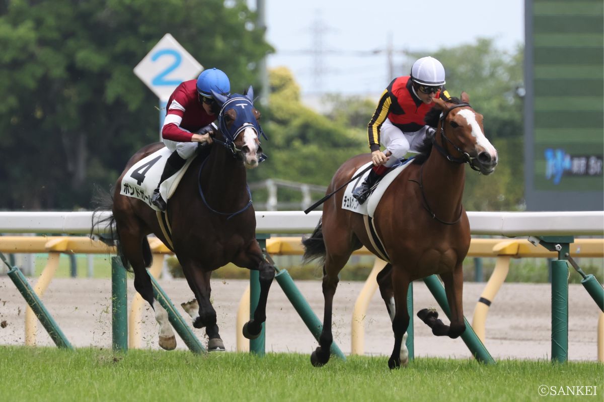 2023年6月4日新馬戦 1着ボンドガール(写真左)、2着チェルヴィニア(写真右)