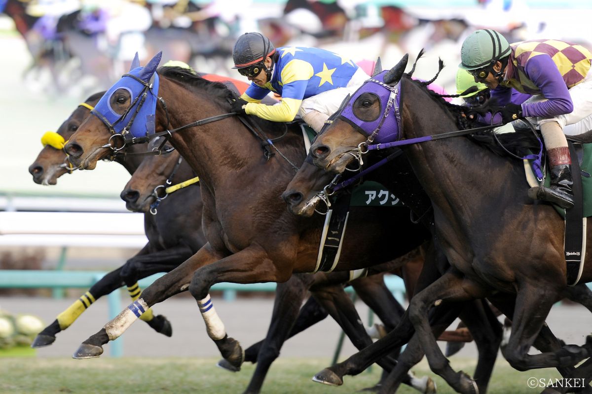 2010年中山金杯を制した時のアクシオン（黒帽）