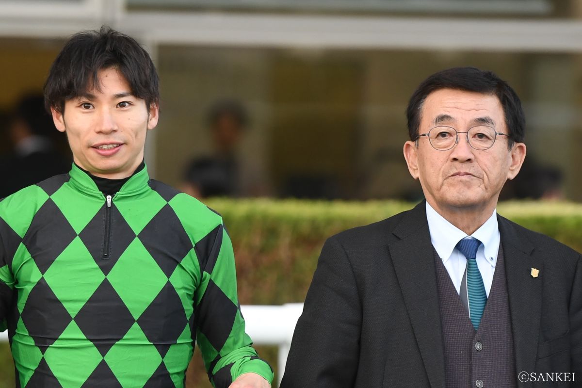 2025年福島民友Cをポッドロゴで制した時の西園正都調教師と長岡禎仁騎手