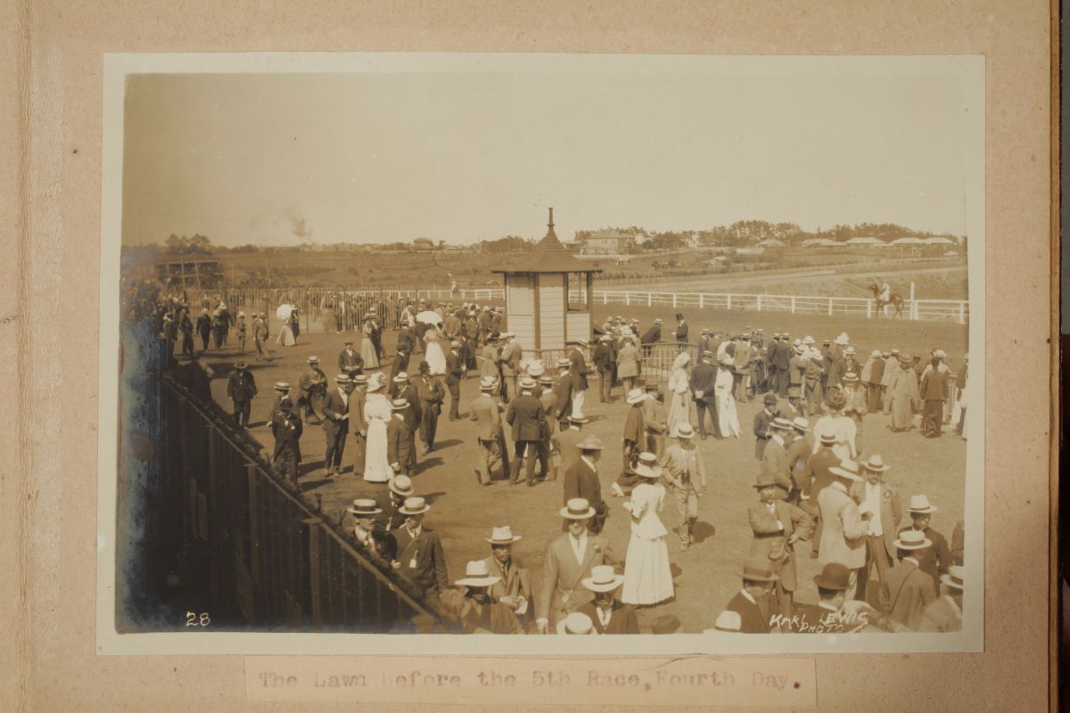 日本レース倶楽部写真アルバム カール・ルイス撮影 1908年(明治41)春季【馬の博物館所蔵】