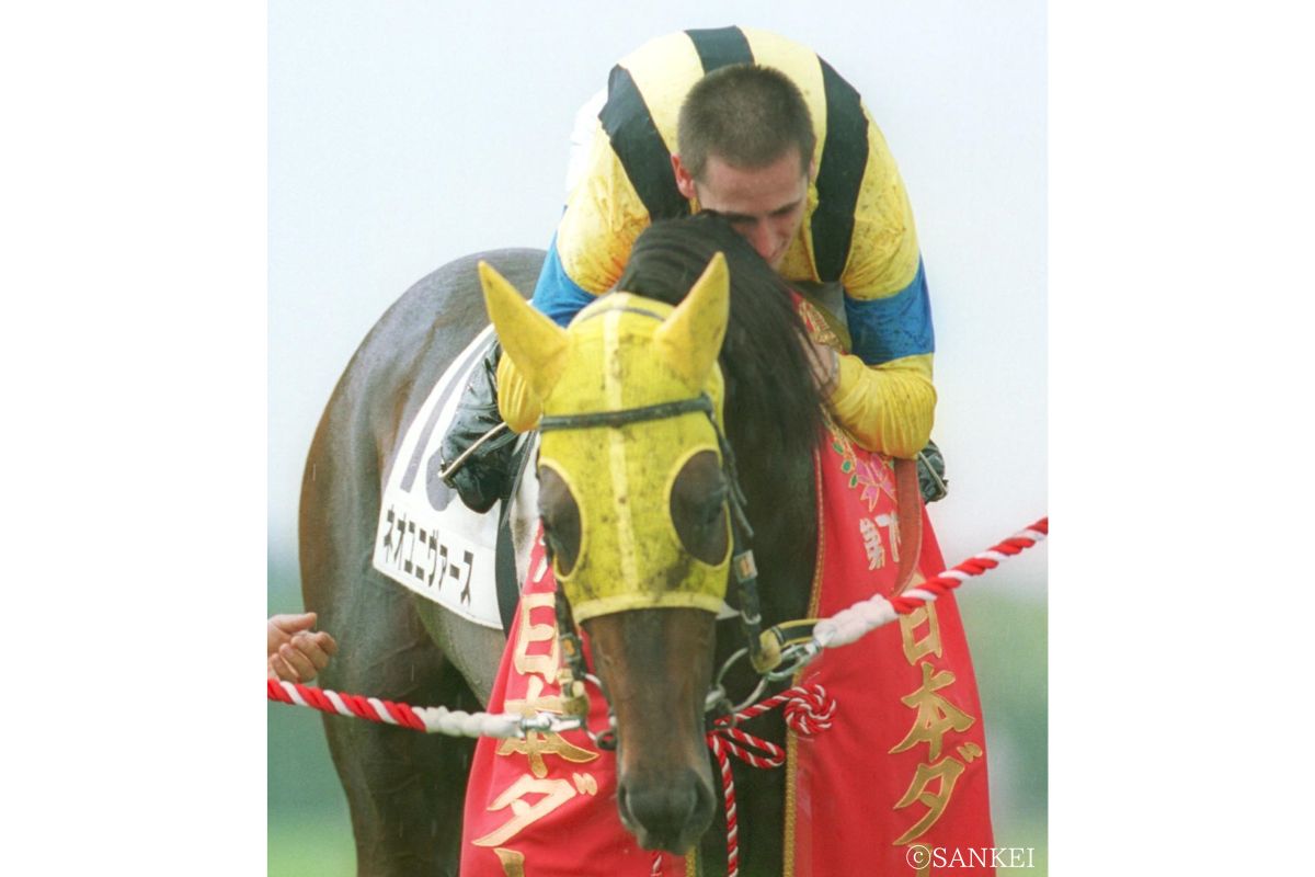 2003年日本ダービーを制したミルコ・デムーロ騎手とネオユニヴァース