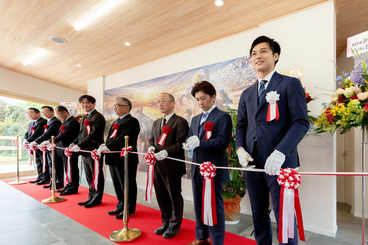 2019年5月、人と馬の福祉施設「TCC セラピーパーク」（滋賀県栗東市）竣工式にて